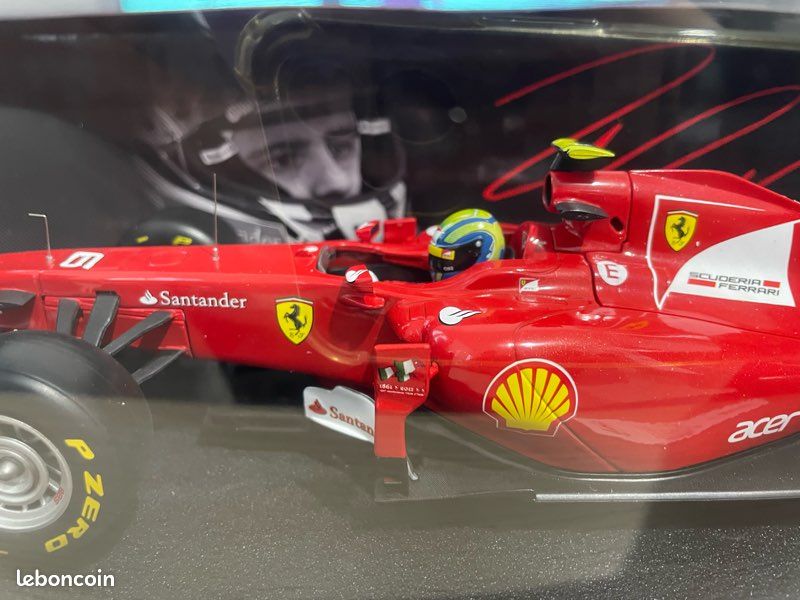 Voiture Miniature Ferrari F150 Massa 2011 - Hot Wheels échelle 1:18, Réf. W1074, Neuve