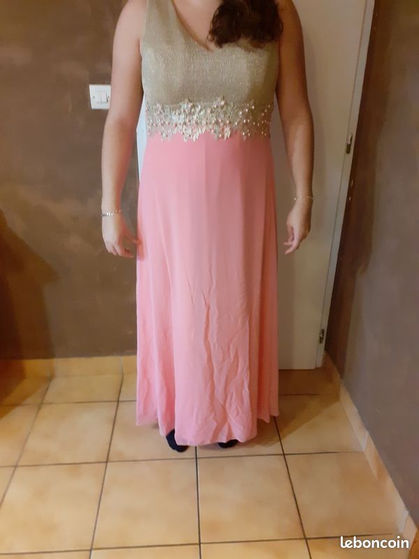Robe de cérémonie (image 1)