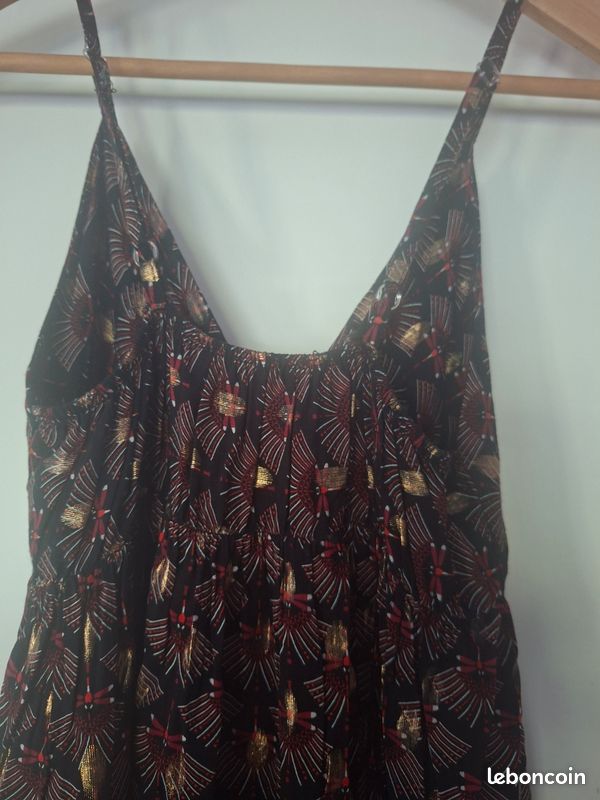 Robe longue imprimée noire rouge et dorée (image 9)