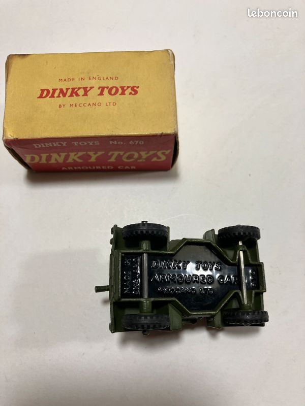 DINKY TOYS - Automitrailleuse Daimler Armoured Car 670 - Véhicule Militaire Miniature Occasion