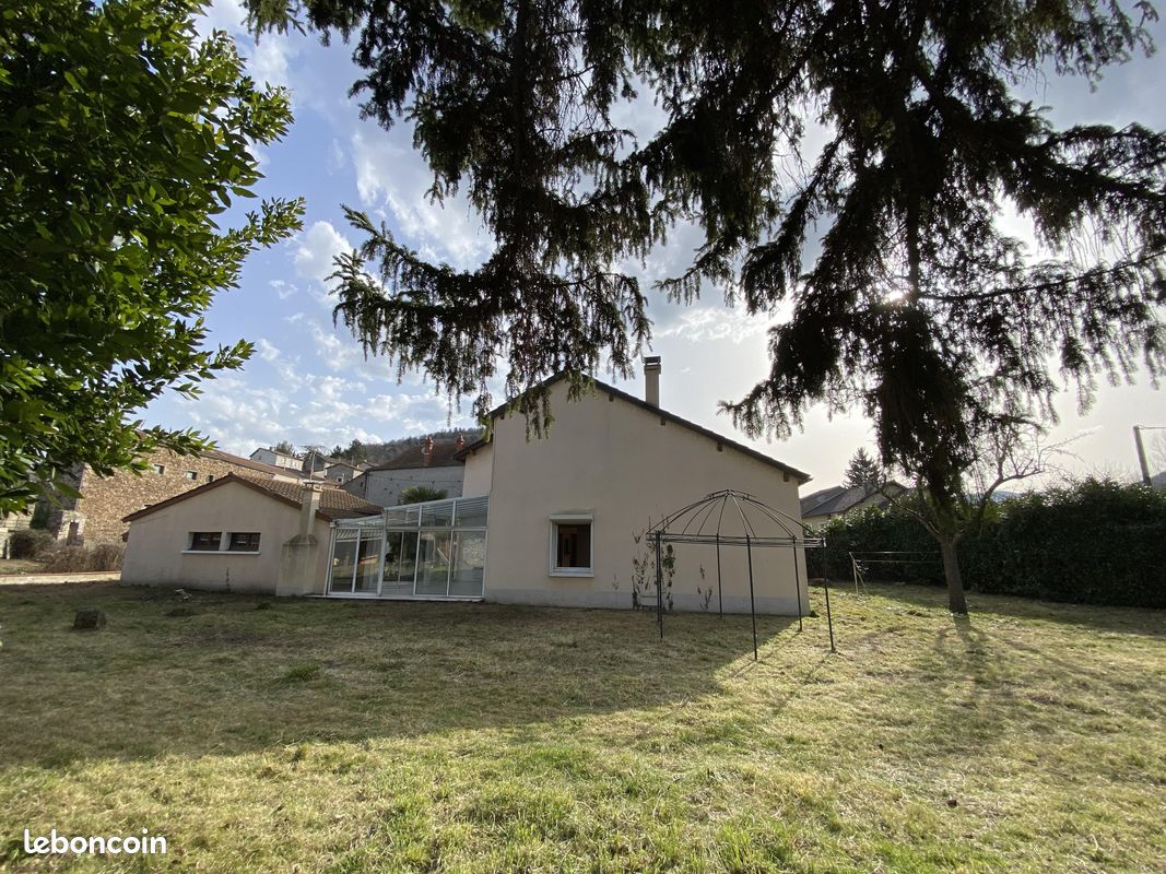 Maison 10 pièces 175 m² · à Massiac · 175 m² · 160 000 €