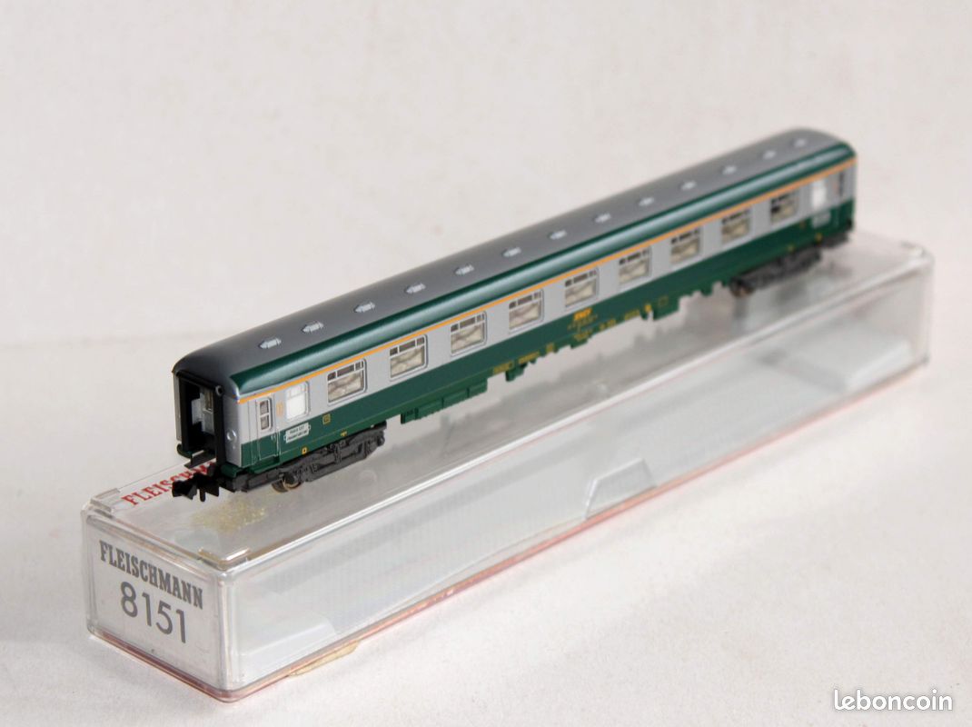 Voiture Voyageurs RMA 1ère Classe UIC – Vert/argent, échelle N (1/160?)