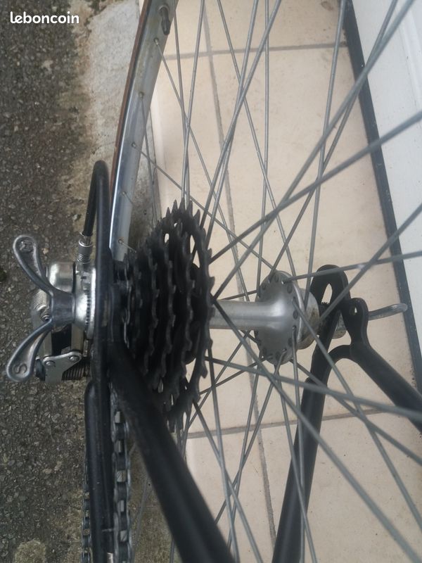 Vélo vintage, roue avec boyaux (image 6)
