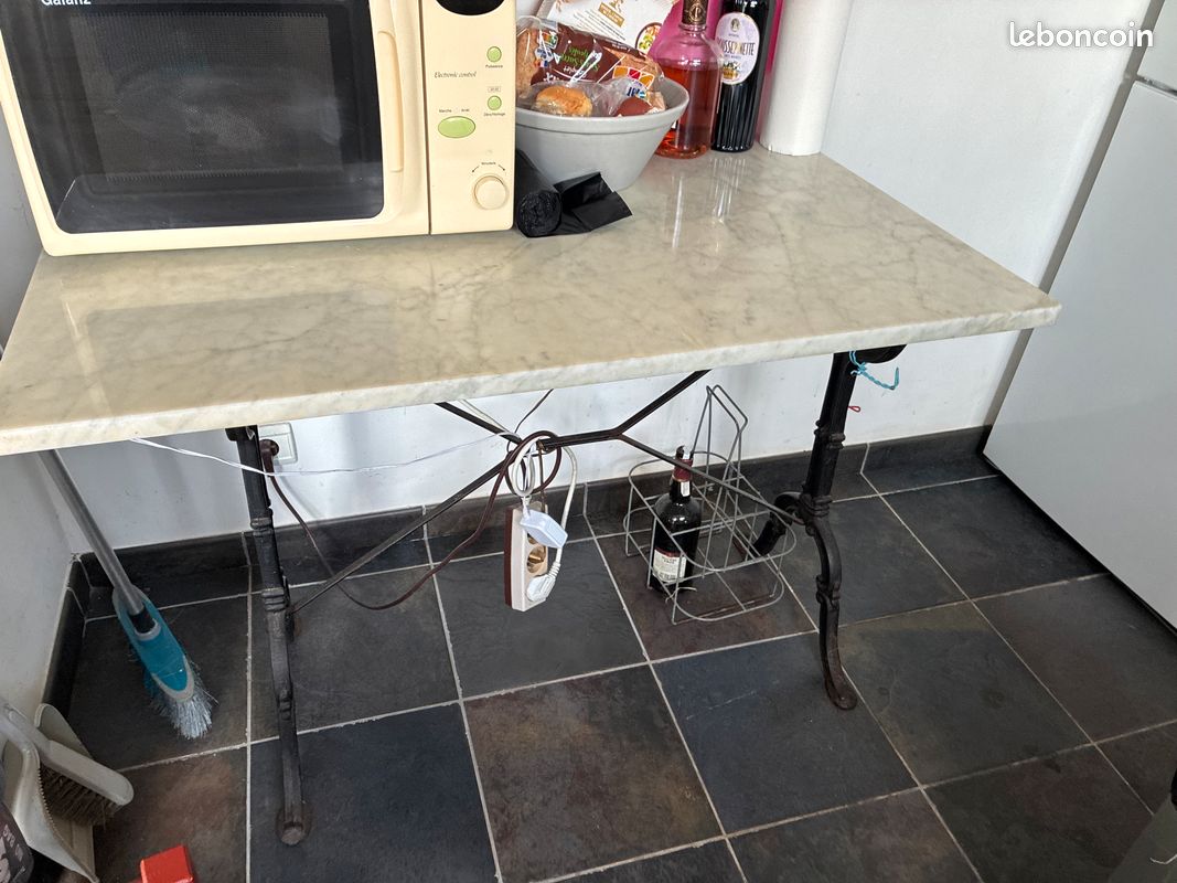 Table marbre pied fer 100*60 (image 1)