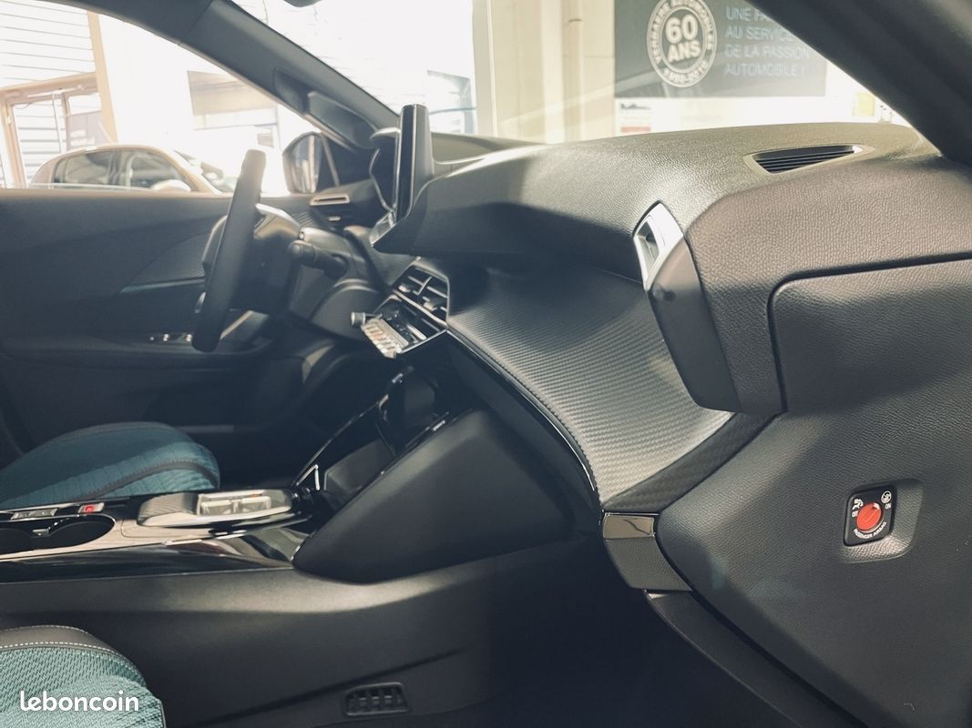 PEUGEOT 2008 Hybrid 145 e-DCS6 ENVY (image 14)