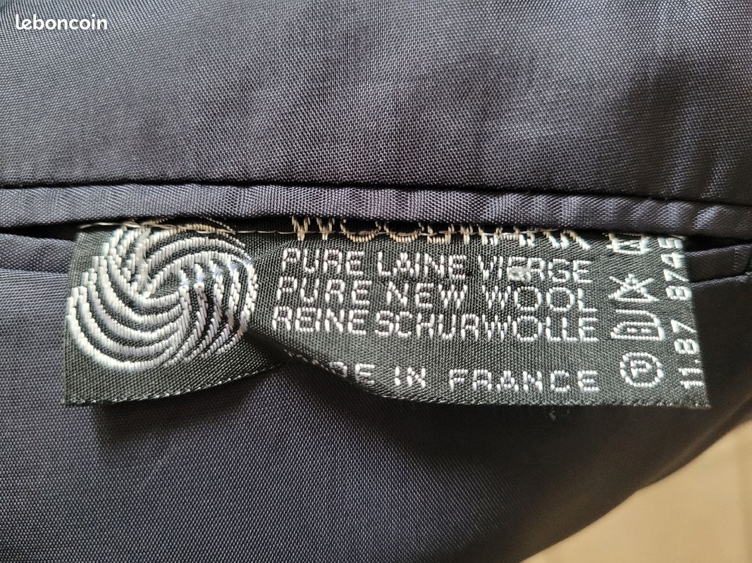 Blazer bleu marine
Fabriqué en France (image 2)