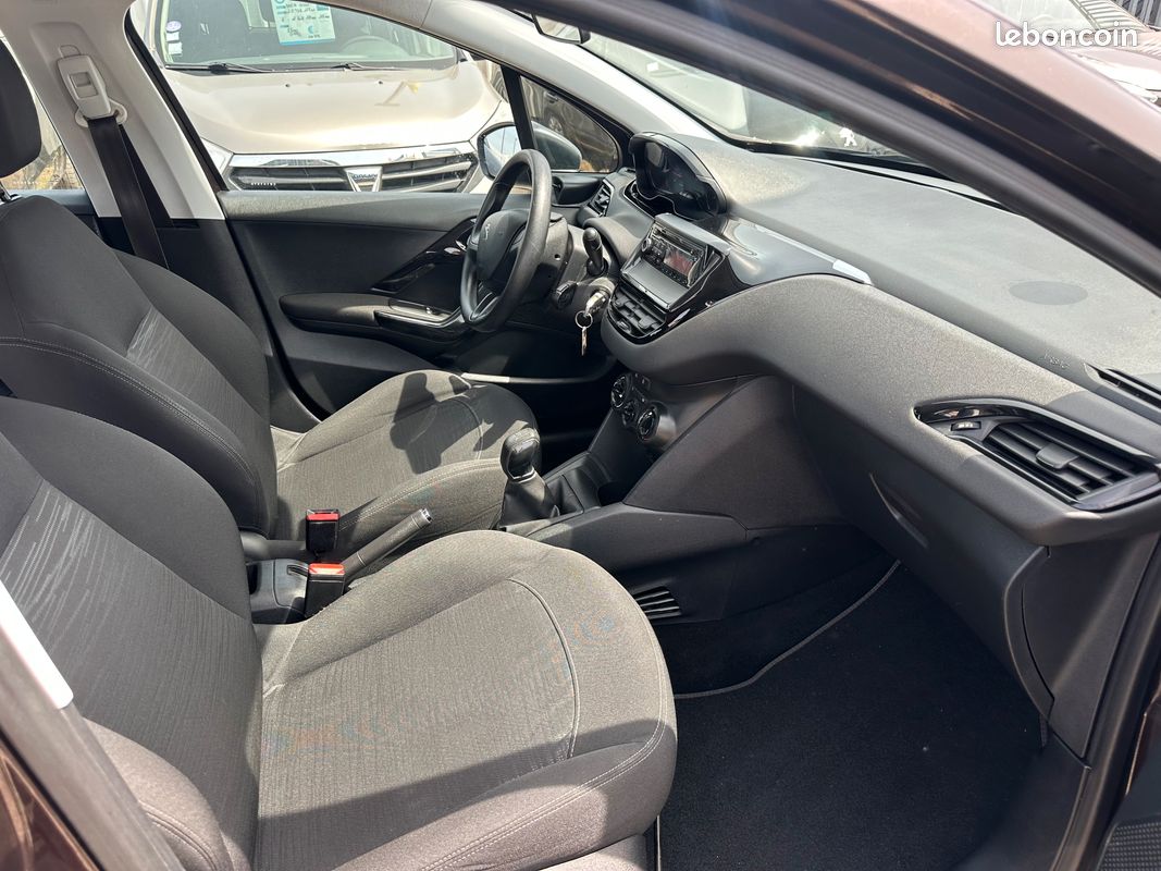 PEUGEOT 208 5 Portes 1.0 i 12V 68 cv DISTRIB NEUF (image 4)