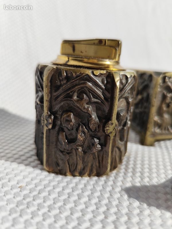 Ensemble ancien en laiton massif briquet de table et cendrier gothique – Modèle déposé France – pièce de collection (image 2)