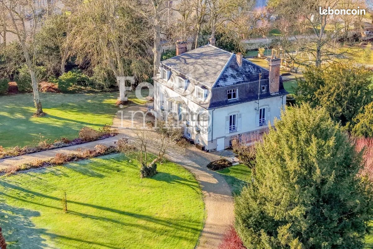 Maison 8 pièces 244 m² · à Germigny-l'Évêque · 244 m² · 795 000 €