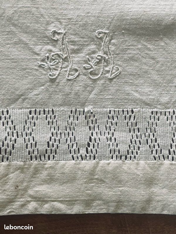 Serviette à main ancienne en lin ajouré et chiffre AA (image 1)
