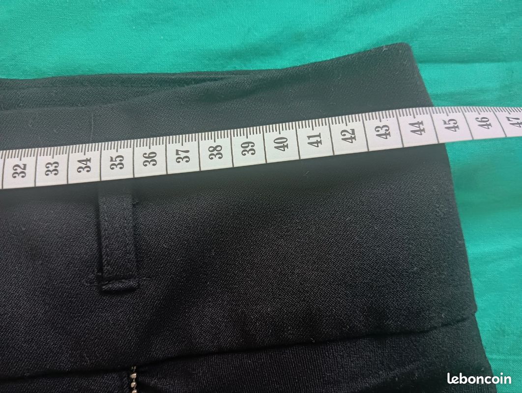 Jupe Noire LULUMARY Taille 40 - Longueur Midi, Style Mini, En Synthétique, Très Bon état