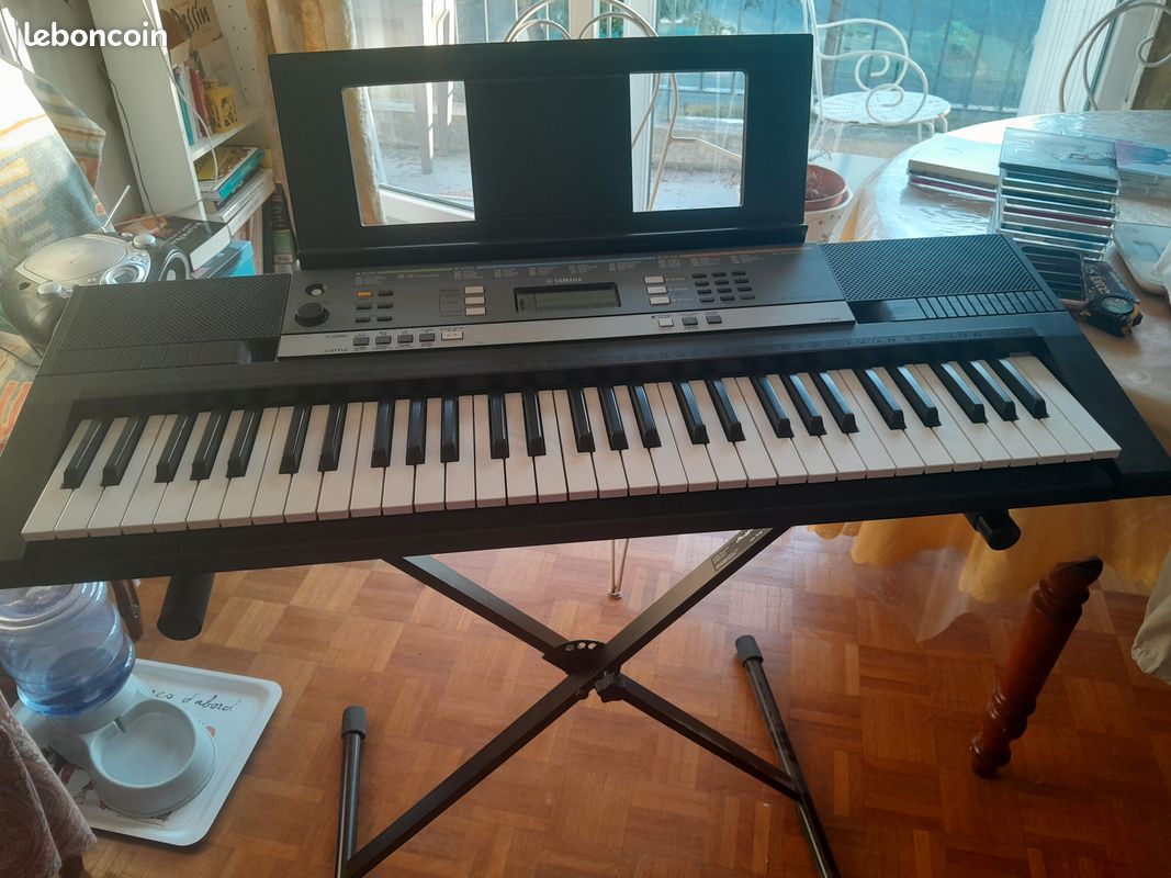 Clavier Yamaha YPT-240 avec pied TBE (image 1)