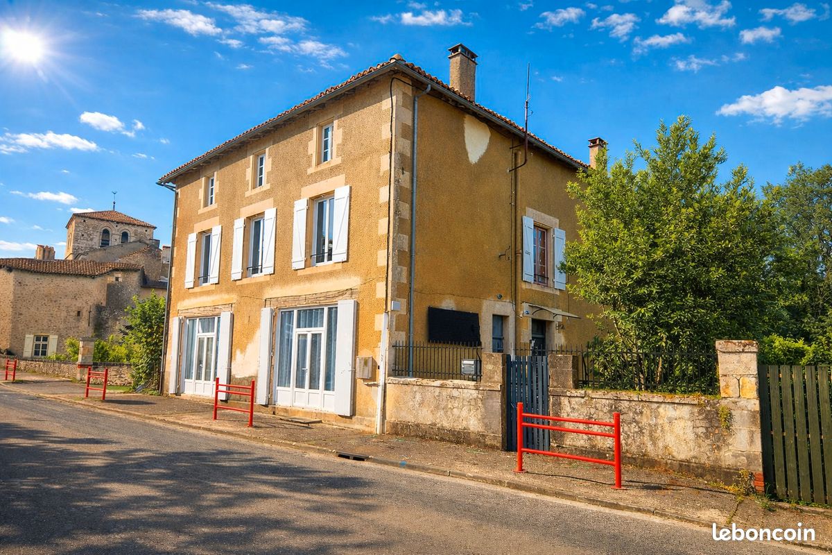 Maison 247 m² · à Alloue · 247 m² · 299 999 €