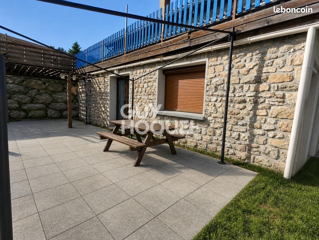 Appartement 5 pièces 171 m² · à Saint-Bonnet-le-Courreau · 171 m² · 150 000 €