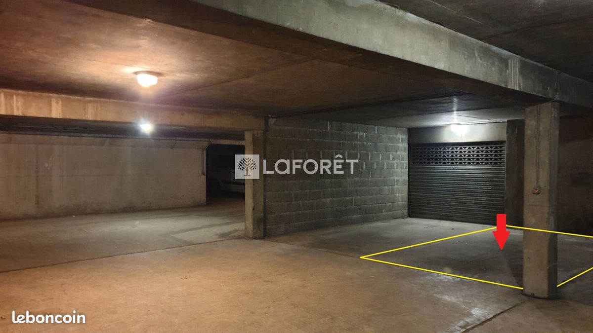 Parking 1 pièce · à Versailles · 95 €/mois