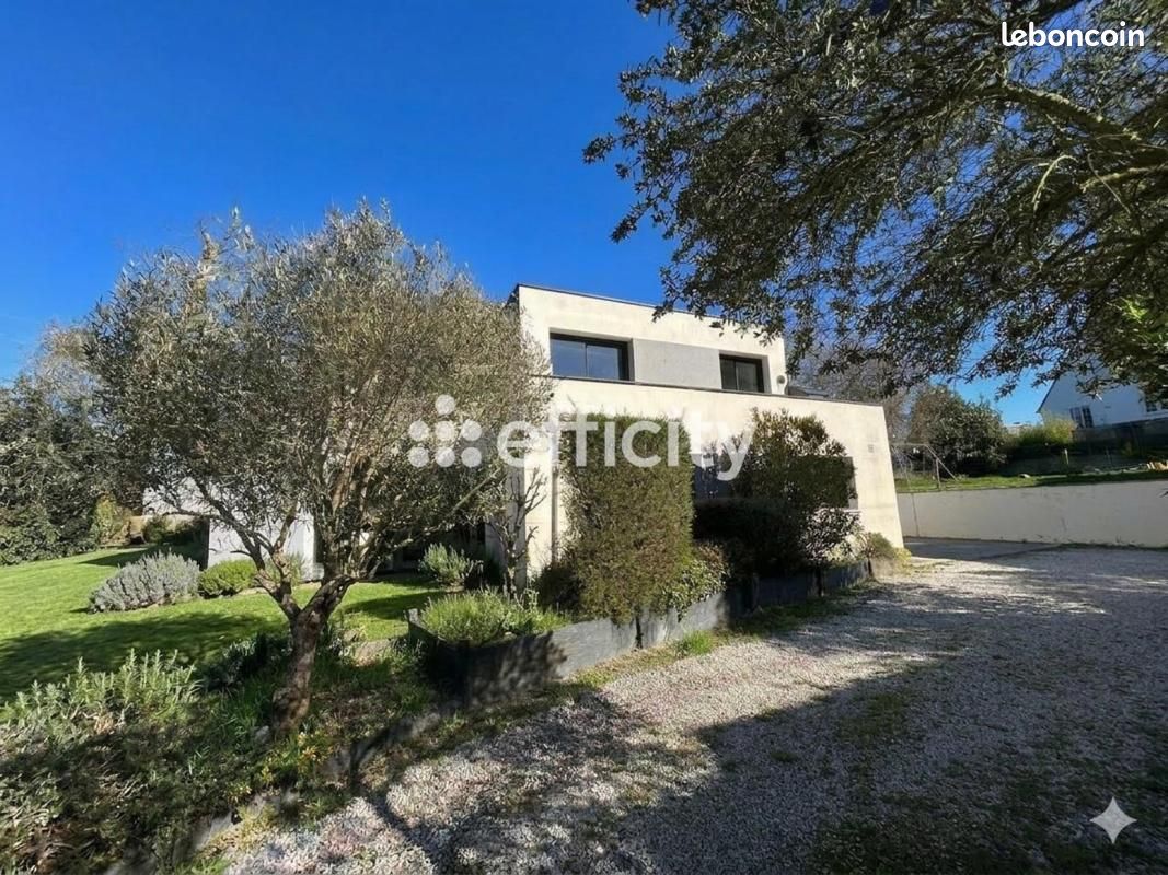 Maison 7 pièces 206 m² · à Vezin-le-Coquet · 206 m² · 579 500 €