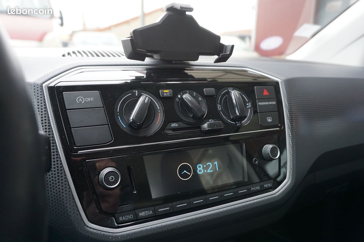 Volkswagen UP 1.0 75CH BLUEMOTION TECHNOLOGY UP CONNECT 5P EURO6D-T (image 23)