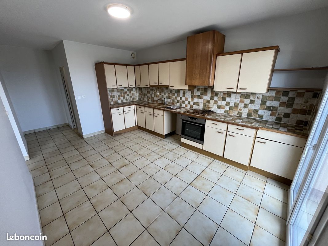 Appartement 5 pièces 136 m² · à Luc-la-Primaube · 136 m² · 725 €/mois