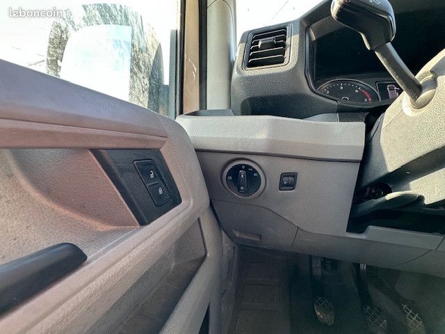 Volkswagen CRAFTER FOURGON VOLKSWAGEN CRAFTER DSG BOITE AUTOMATIQUE Fourgon Business Line Plus L3 H3 GPS TEL ATELIER ATTELAGE ETC... (image 24)