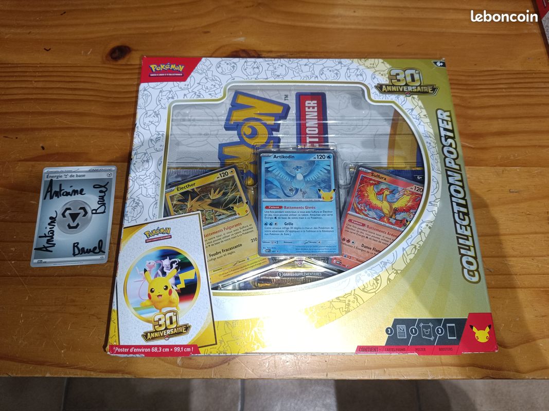 Coffret Pokémon Poster 30 ans OUVERT (image 1)