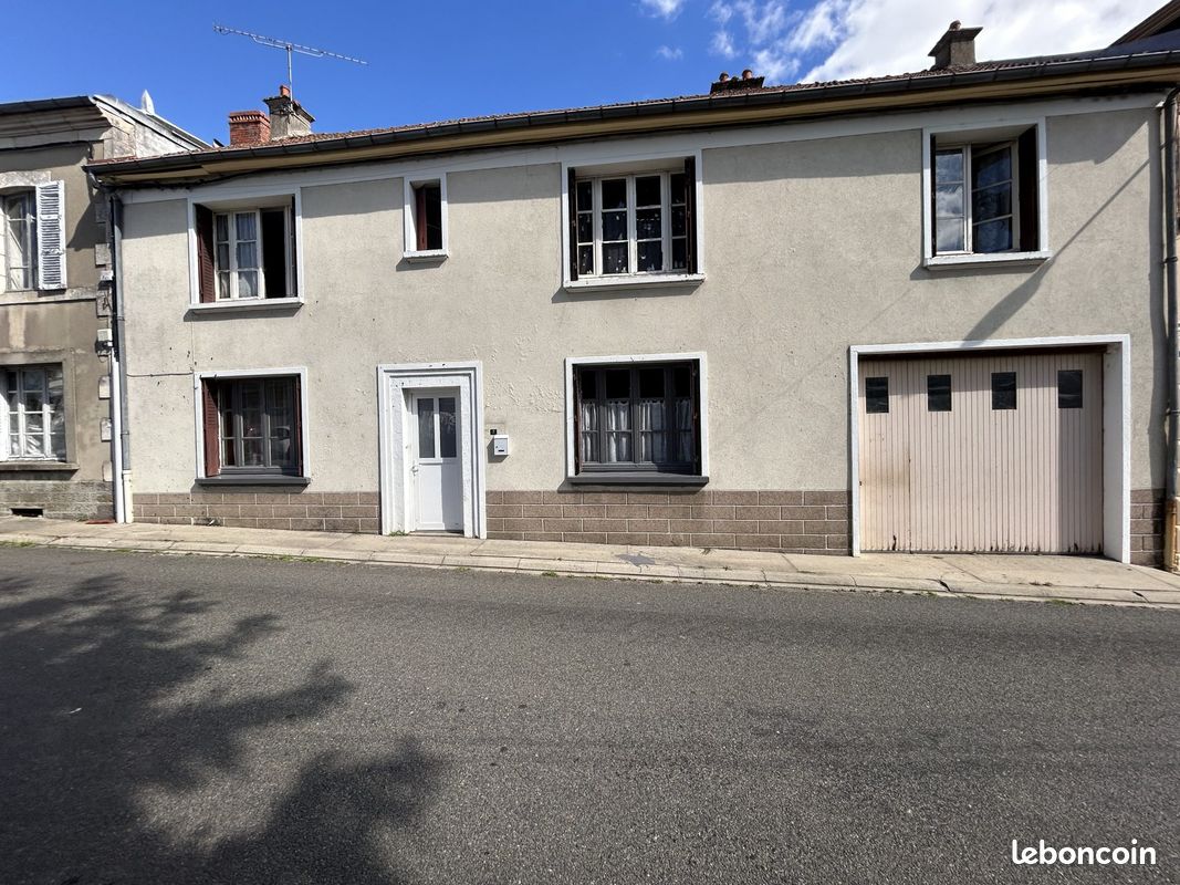 Maison 8 pièces 200 m² · à Marcillat-en-Combraille · 200 m² · 55 500 €