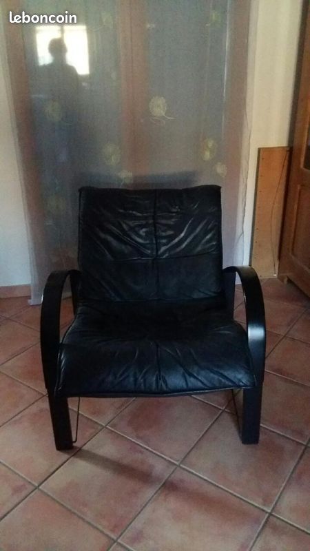 Fauteuil cuir noir - 199 euros