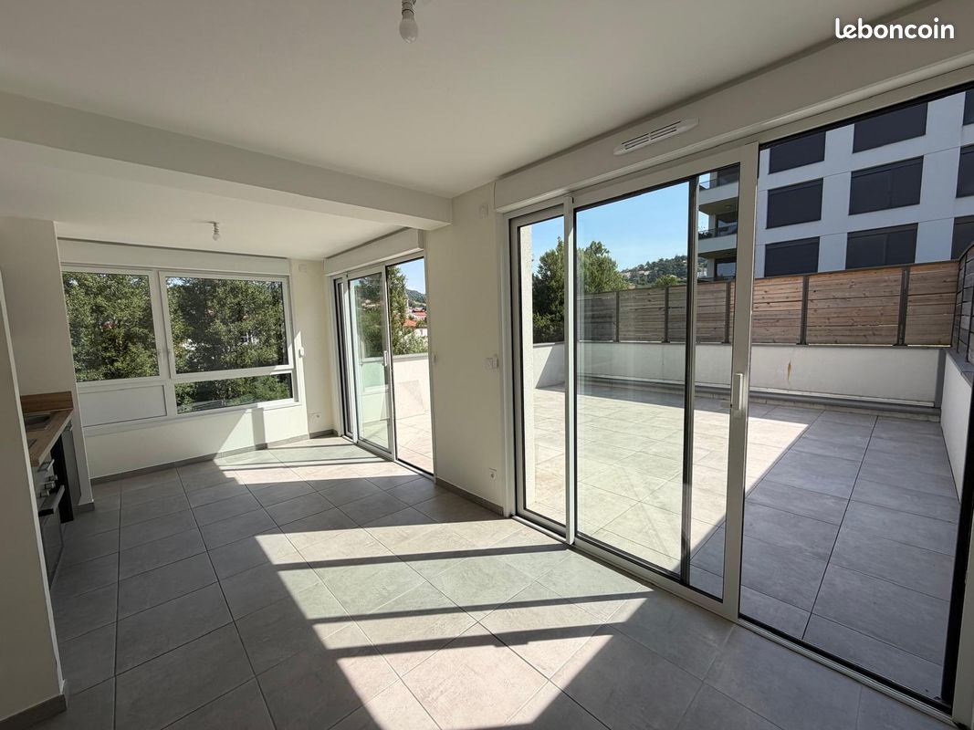 Appartement 2 pièces 42 m² · à L'Étrat · 42 m² · 735 €