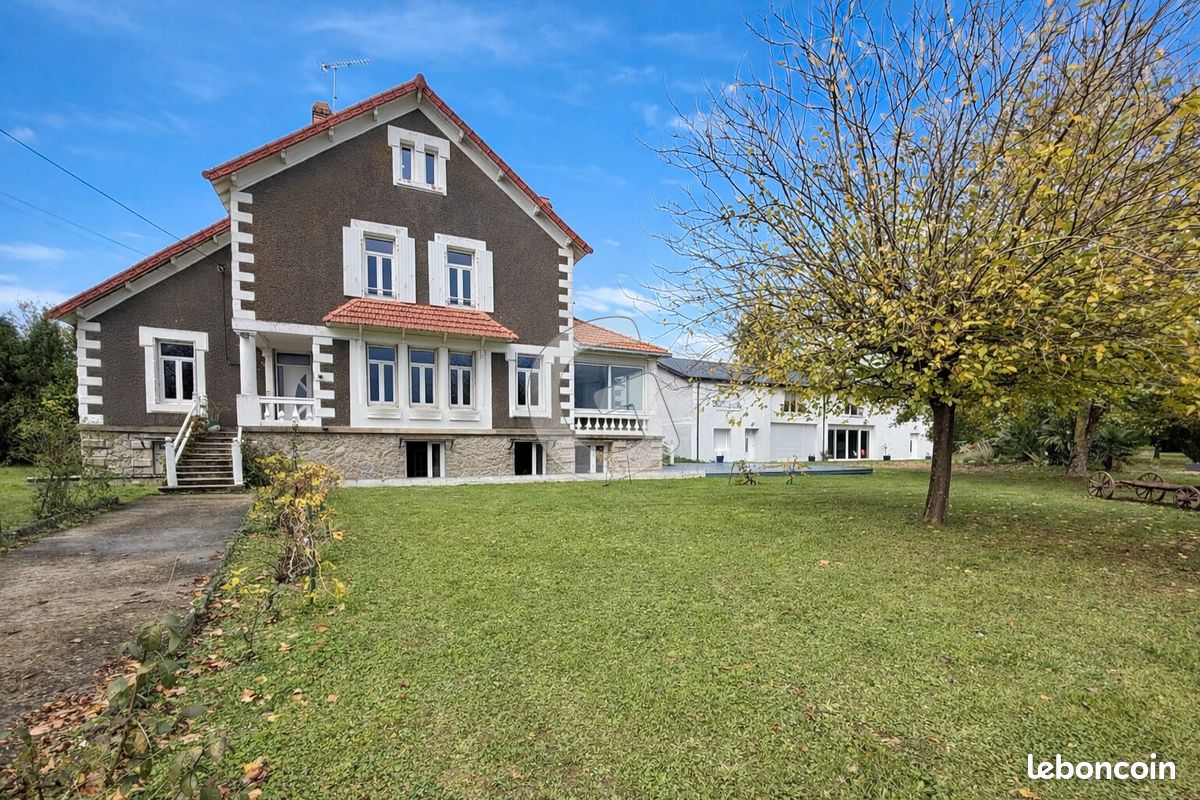 Maison 11 pièces 285 m² · à Nalliers · 285 m² · 519 000 €