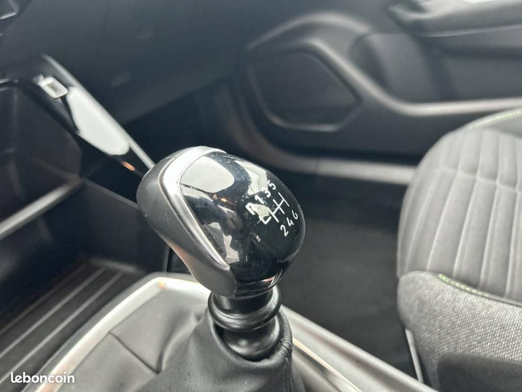 Peugeot 2008 PureTech 100 S&S BVM6 - Active (image 14)