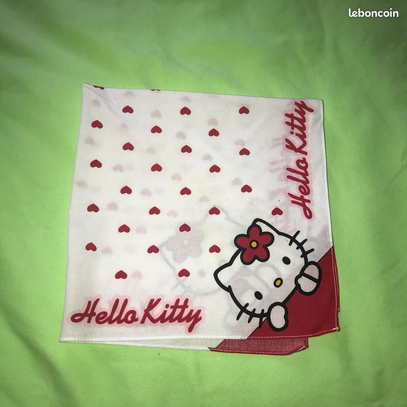 Joli foulard coton fille đ§đŸ Hello Kitty đ± (image 2)