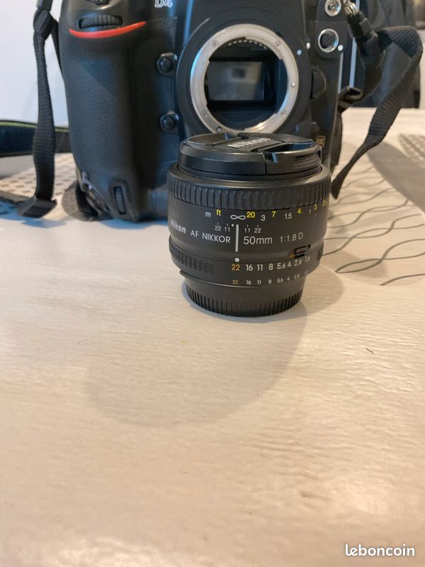 Réflex Numérique Nikon D3400 + Objectif Nikkor 18-55MM + 18-140MM