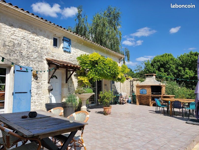 Maison 9 pièces 260 m² · à Bords · 260 m² · 305 000 €
