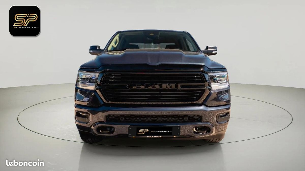 Dodge RAM 1500 Laramie Offroad Night Edition * 5.7 V8 HEMI * 4x4 * Cuir * Alpine * Jantes 22" (image 11)