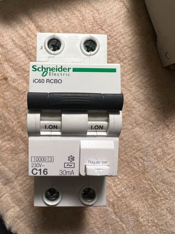 A9D07216 Schneider disjoncteur différentiel 2P 16A 30mA | AC