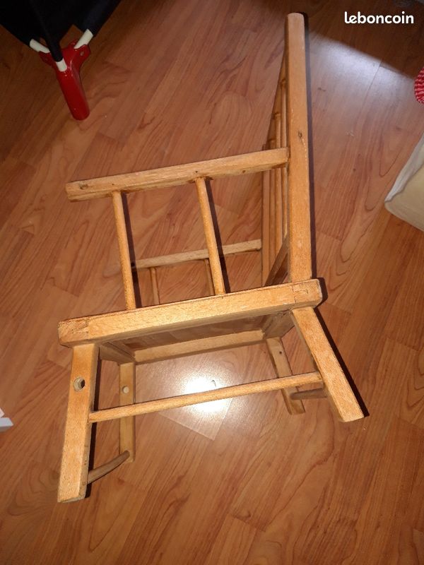 Chaise en bois (image 2)