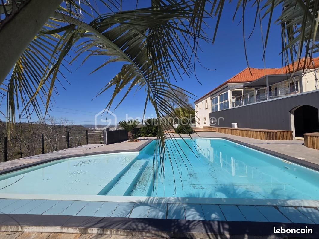 Maison 8 pièces 250 m² · à Jurançon · 250 m² · 749 000 €