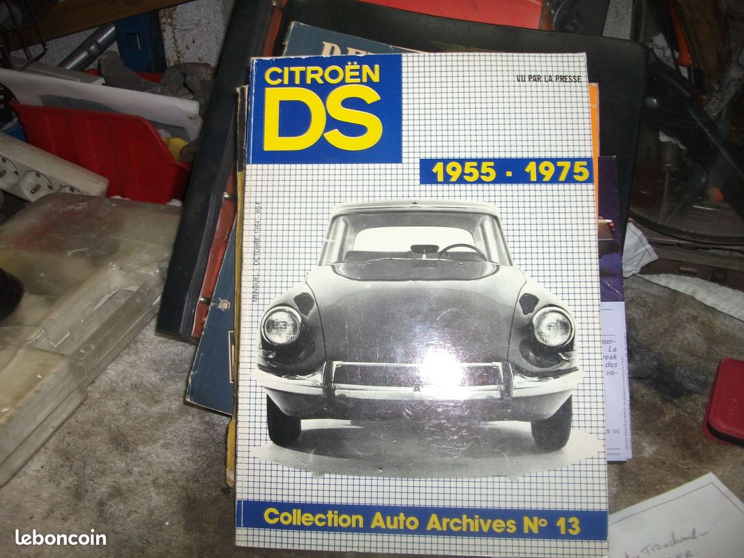 Maquette voiture : Kit : Citroën DS 19