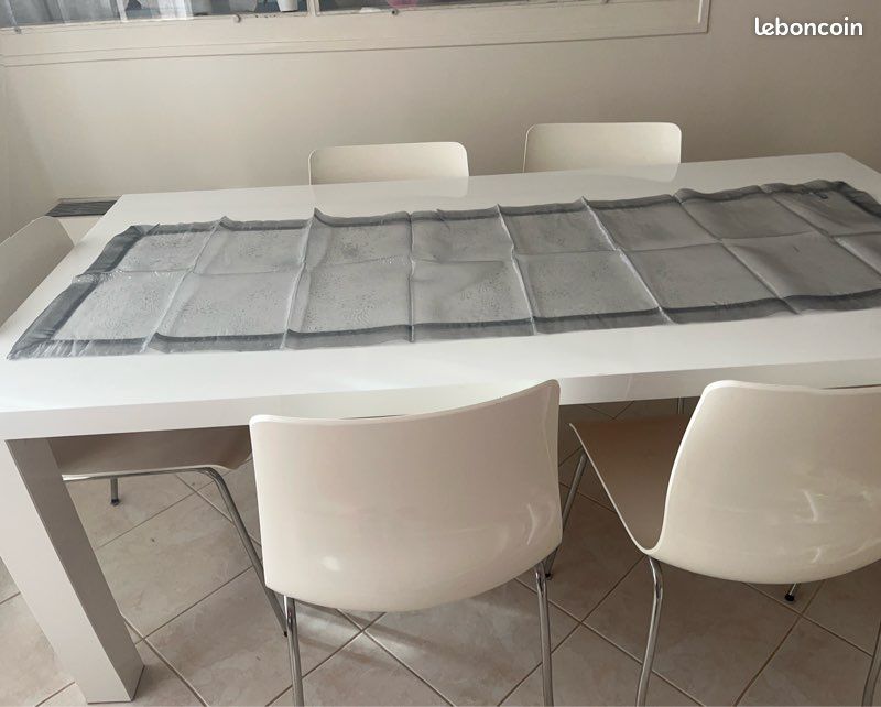 Table de salle à manger avec 6chaises IKEA (image 7)