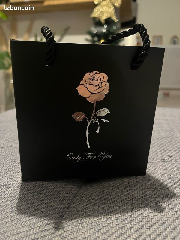 Coffret cadeau rose éternelle et collier (image 4)