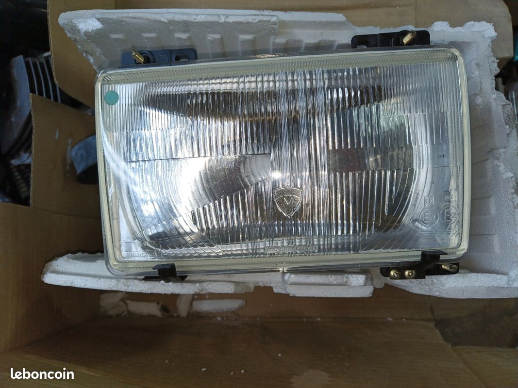 Phare Peugeot 604 neuf (image 2)