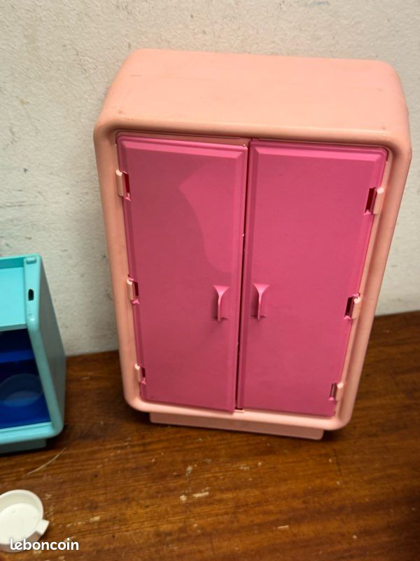 Armoire Vintage Barbie Années 70 - Meuble De Poupée Rare, Couleur Crème, Occasion
