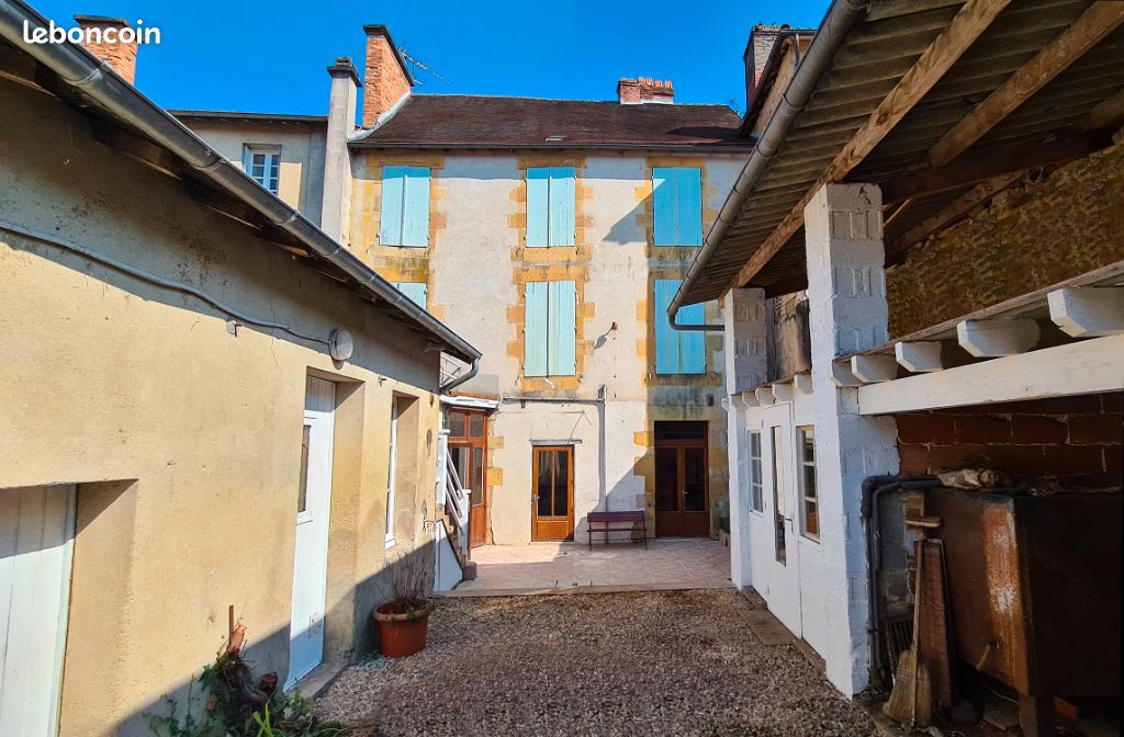 Local commercial 240 m² · à Excideuil · 240 m² · 56 000 €