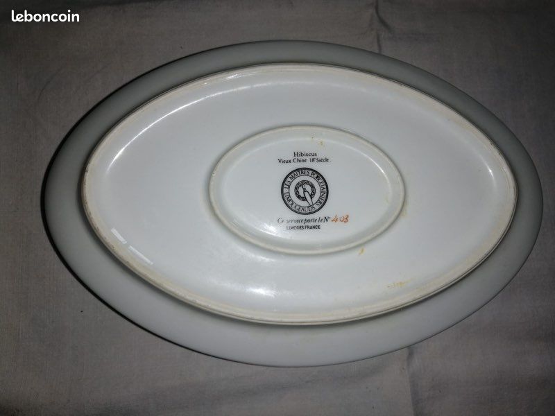 SERVICE DE TABLE complet Hibiscus en porcelaine de Limoges numéroté 311