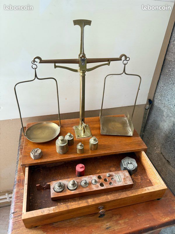 Balance ancienne trébuchet en laiton avec poids – Objet de collection rare (image 1)