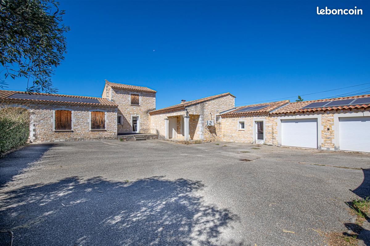 Maison 15 pièces 260 m² · à Saint-Laurent-des-Arbres · 260 m² · 380 000 €