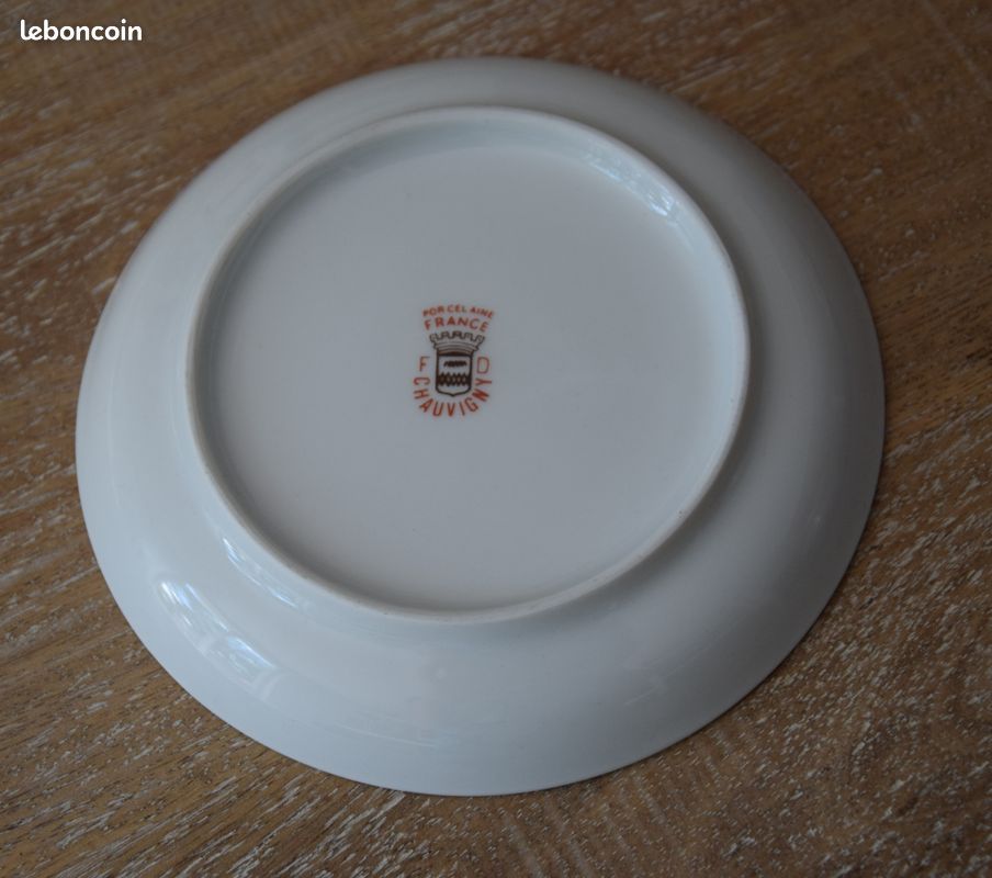 Petite assiette en porcelaine noire et blanche signée L Leger ❤️ FD CHAUVIGNY France (image 2)