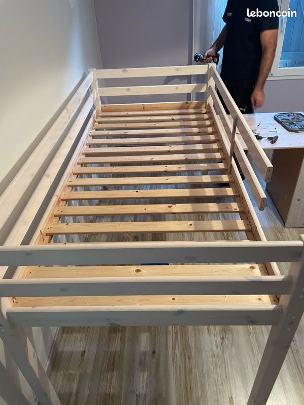 Lit enfant avec son bureau et son matelas (image 2)