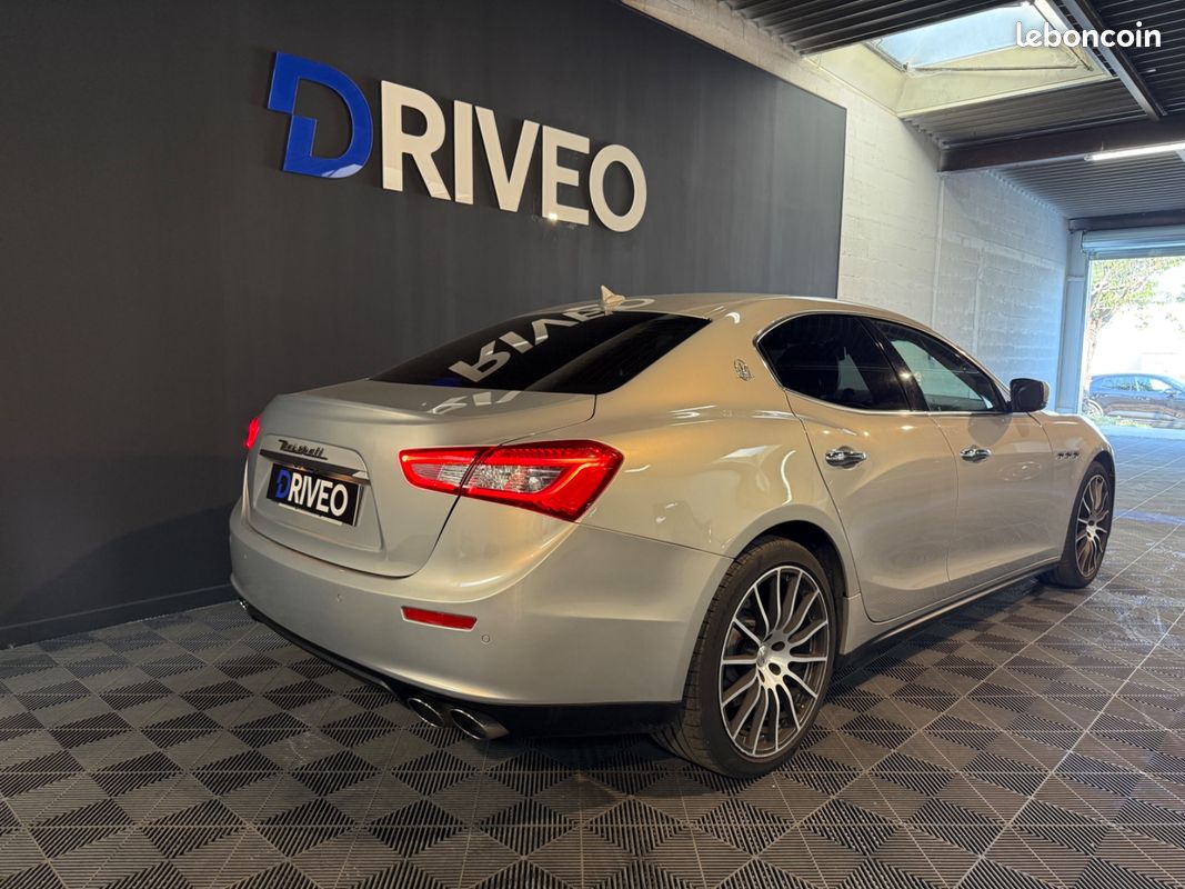 MASERATI GHIBLI 3.0 V6 410 s Q4 A / 3EME MAIN / SUIVI COMPLET MASERATI / TOIT OUVRANT / CAMERA DE RECUL (image 5)