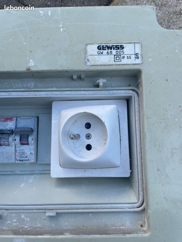 Disjoncteur Différentiel Legrand 01933 - C6 + 30mA - 400V - Occasion Bon état
