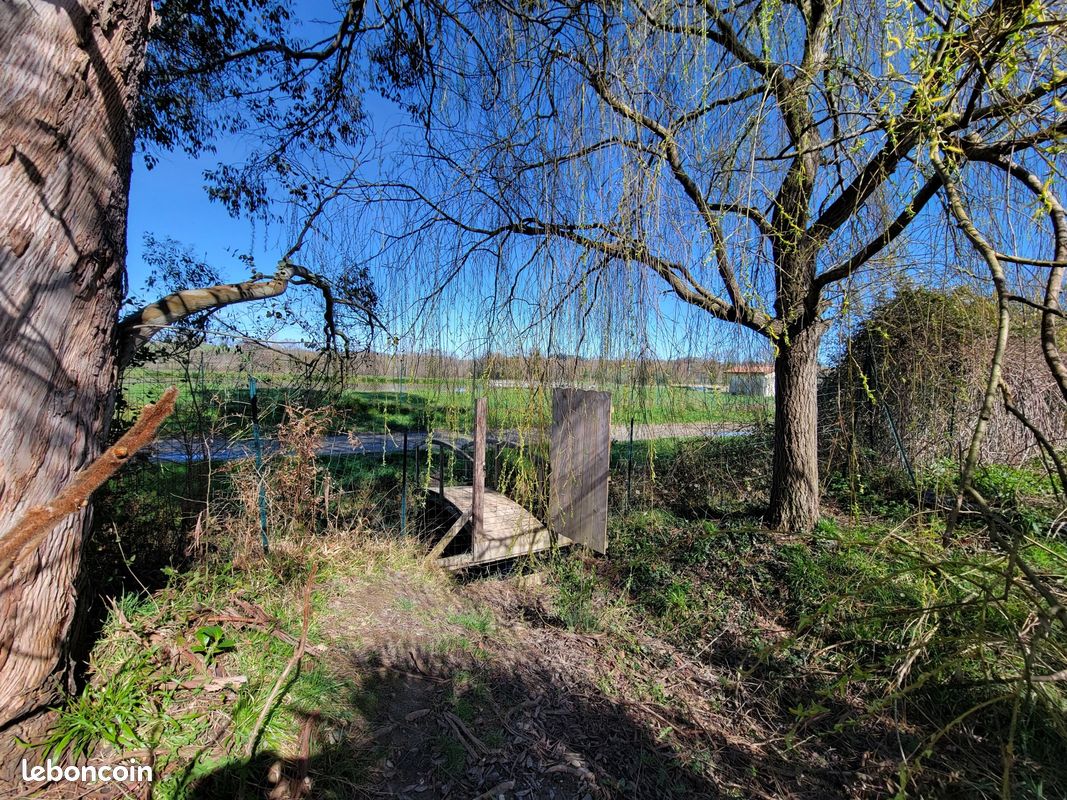 Local commercial 1 pièce 2050 m² · à Marciac · 2 050 m² · 196 000 €